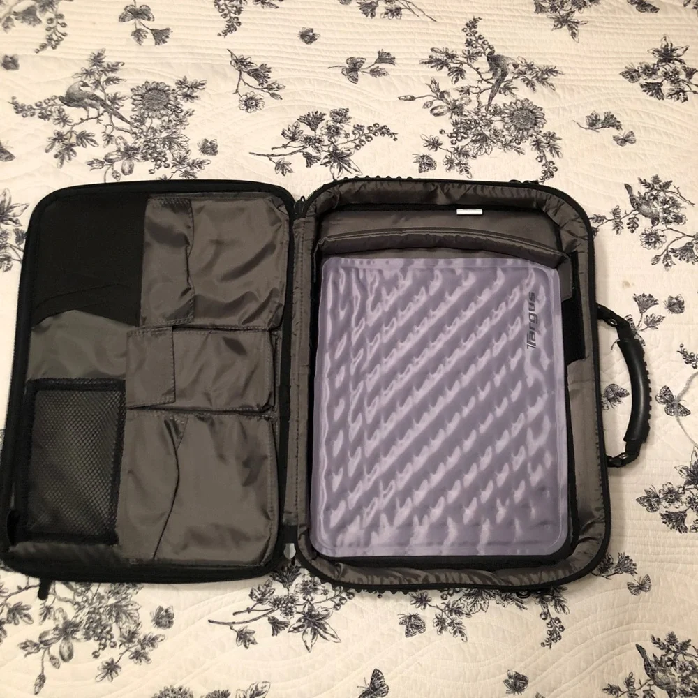 Targus laptop bag in very good used condition